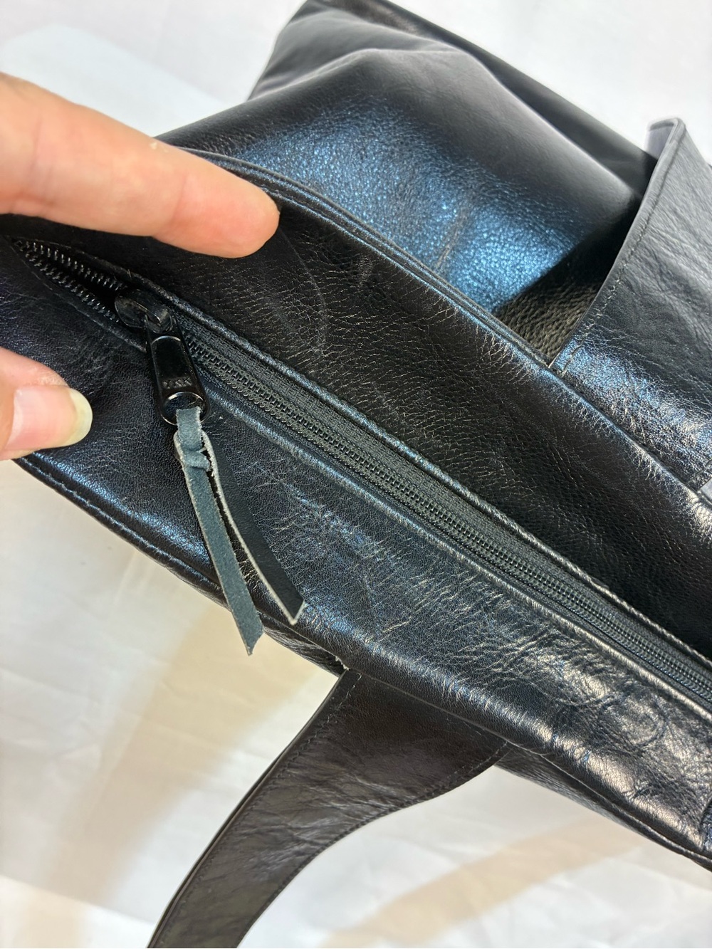 Neiman Marcus Made in Italy Black Leather Zipper Tote - Picture 6 of 10